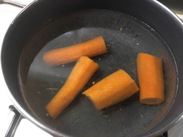 01. Zanahorias hervidas para el fitcocho de zanahoria y mandarina en tu blog de recetas fitnes y blog de fitness para mujeres