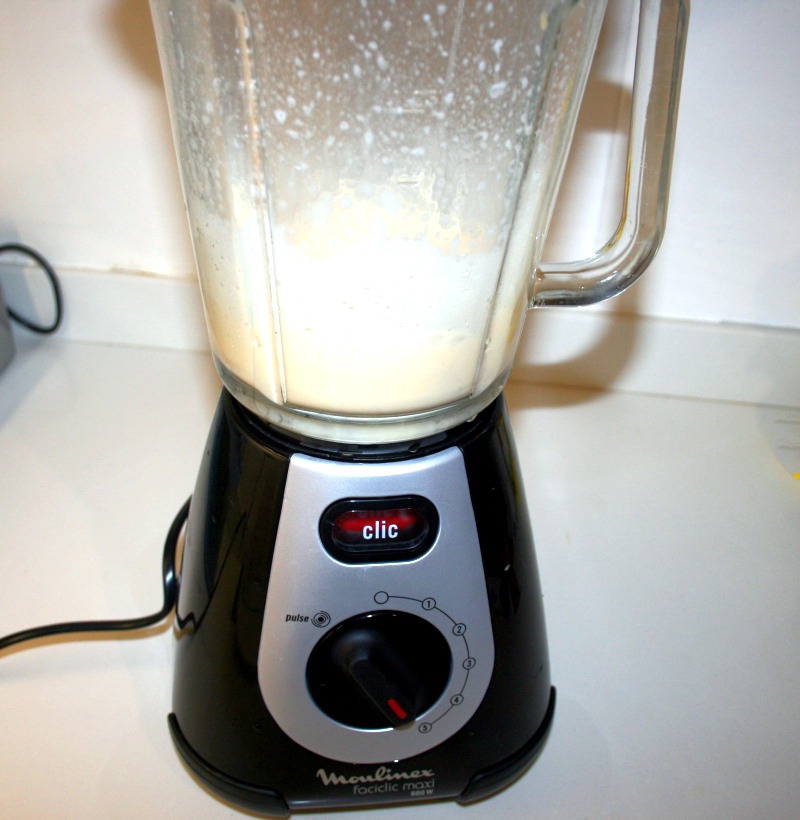 02. Batir los huevos para plumcake integral en blog de recetas fitness