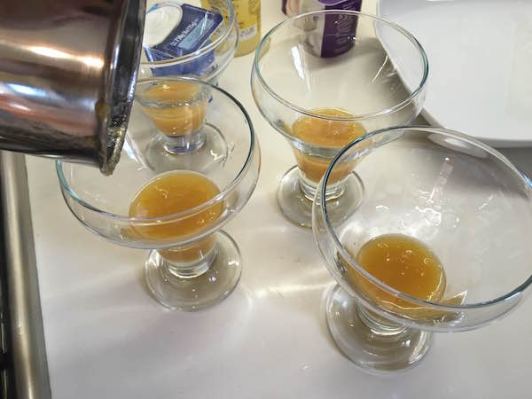 02. La crema de melocoton para el cremoso griego con melocoton y chocolate fitness