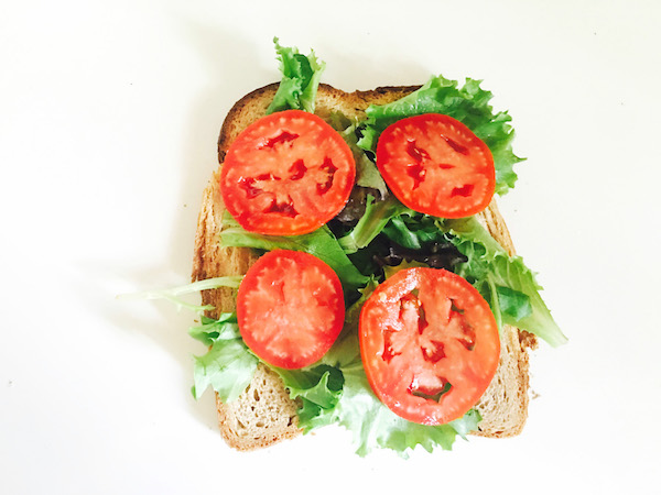 02. Montaje atunquini tibio con salsa cesar fit en blog de fitness para mujeres y blog de recetas fitness