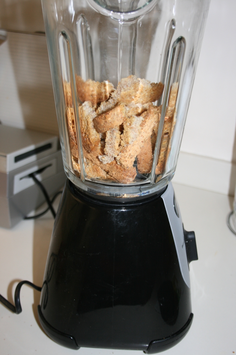 02. Rallar el pan para tomates al horno crujientes