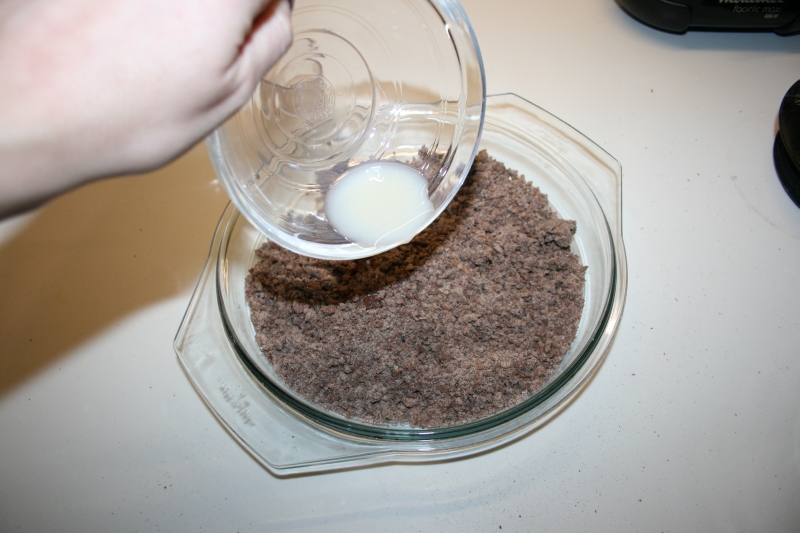 03. Añadir la leche para las Trufas recuperadoras post ejercicio en blog de recetas fitness y blog de fitness para mujeres