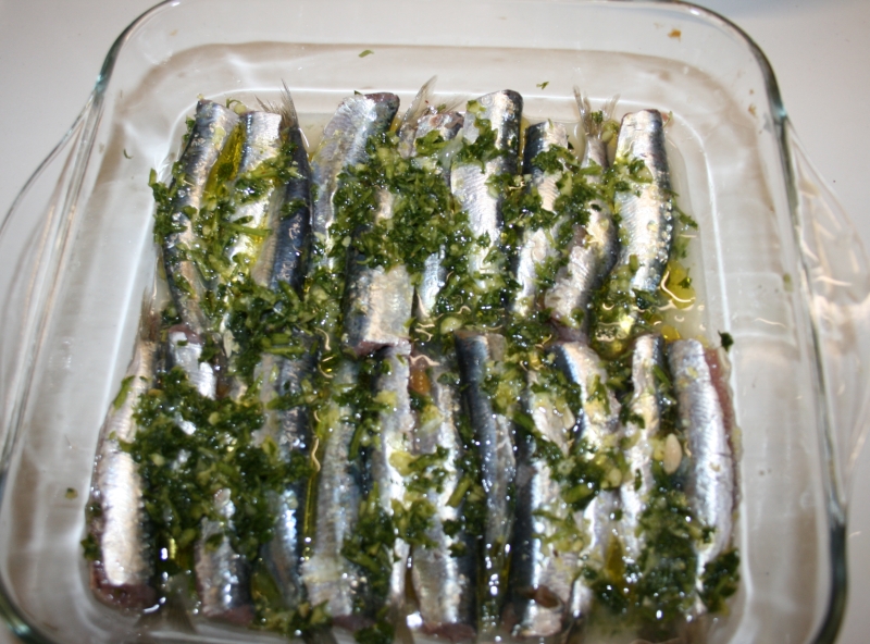 04. Colocamos las sardinas al horno en en su bandeja para blog de fitness