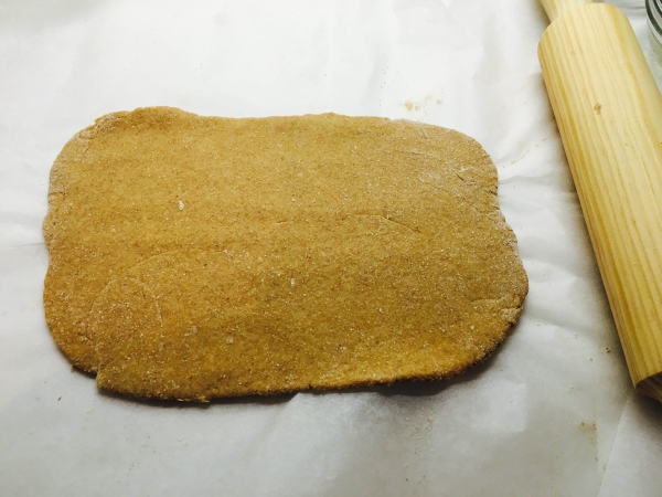 04. Extender la masa con forma cuadrada para la torta bombón fit en blog de fitness para mujeres y blog de recetas fitness