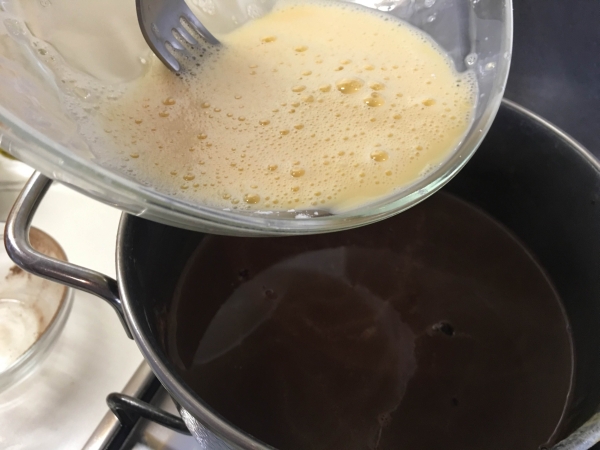 06. Añadirla crema para las natillas de chocolate fitness en blog de fitness para mujeres y blog de recetas fitness