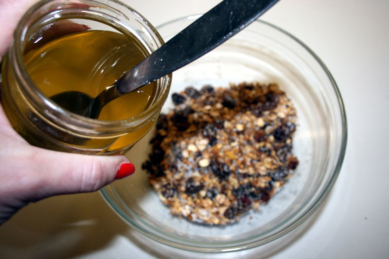 06. cucharadas de miel para Barritas energéticas caseras en blog de fitness