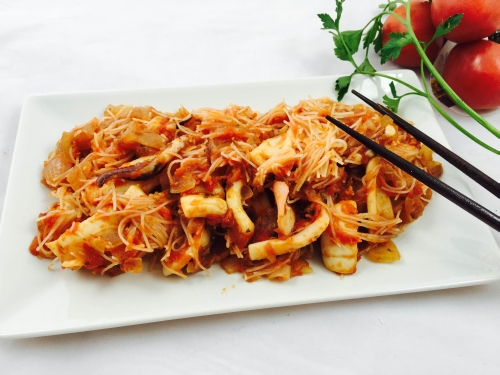 10. Bodegon pequeño calamares en su salsa y fideos chinos en blog de recetas fitness