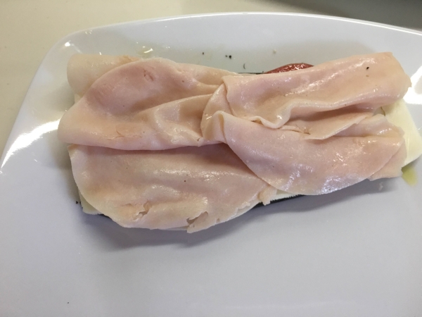 10. Repartir el pavo para el sandwich fitness de berenjena en tu blog de fitness para mujeres y blog de recetas fitness
