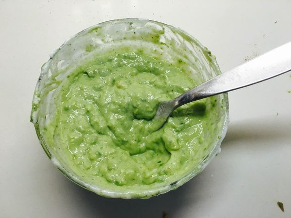 SAlsa de aguacae para pimientos rojos rellenos de aguacat en blog de fitness para mujeres